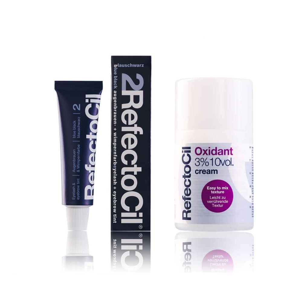 Set van blauwzwarte wimperverf en oxidantcrème. Bevat een tube, een doos en een fles. Opschrift: RefectoCil.