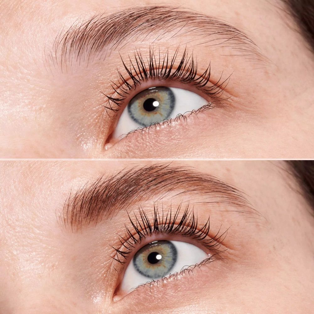 Gros plan sur deux yeux. En haut: cils non maquillés. En bas: cils maquillés. Sourcils naturels.