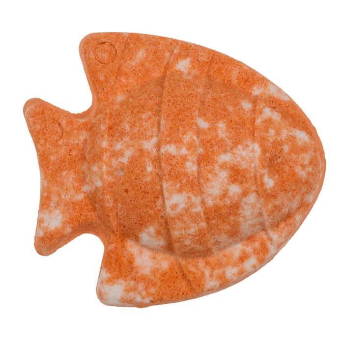 Bombe de bain orange en forme de poisson. Présentée seule.
