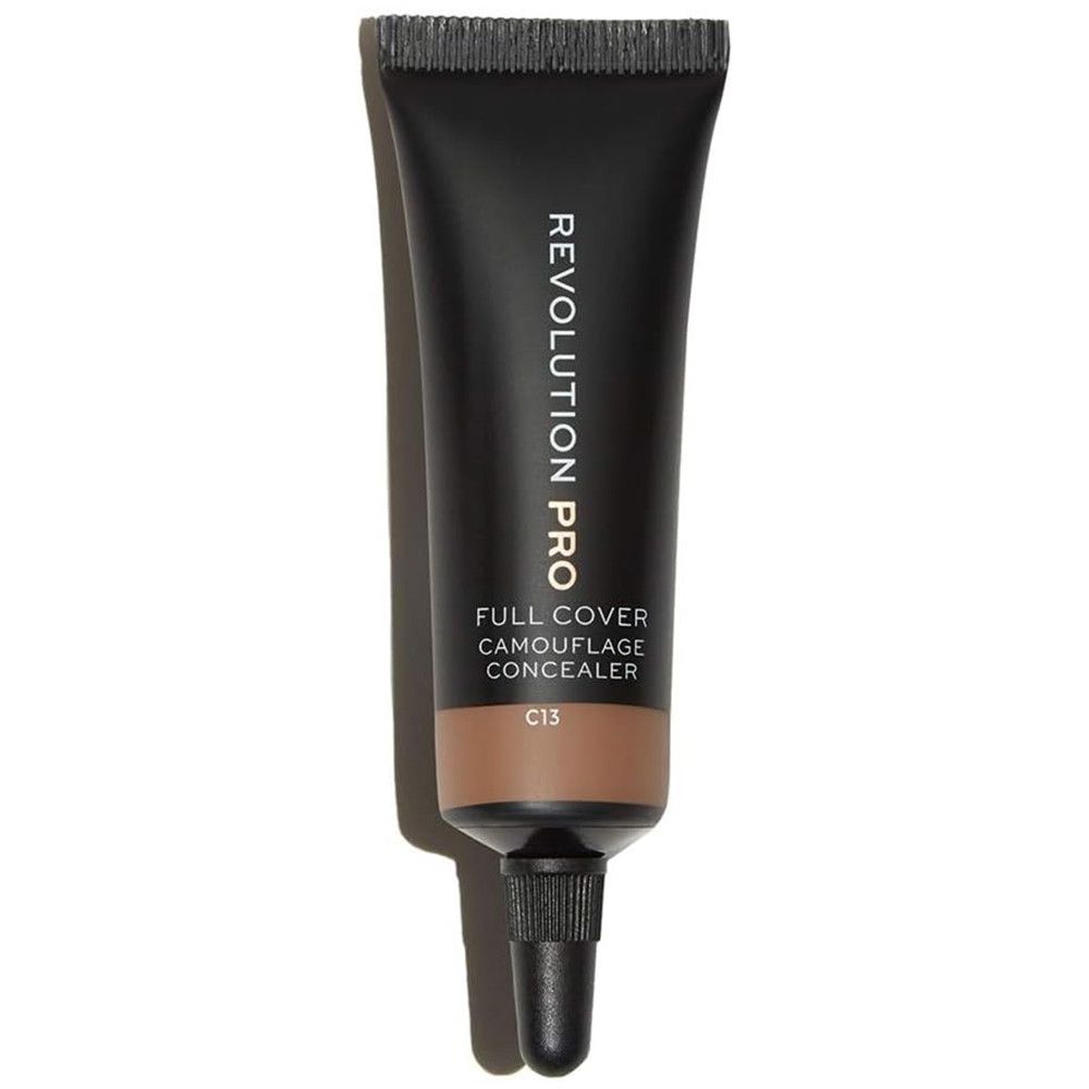 Tube noir avec inscription REVOLUTION PRO, FULL COVER CAMOUFLAGE CONCEALER et teinte C13.