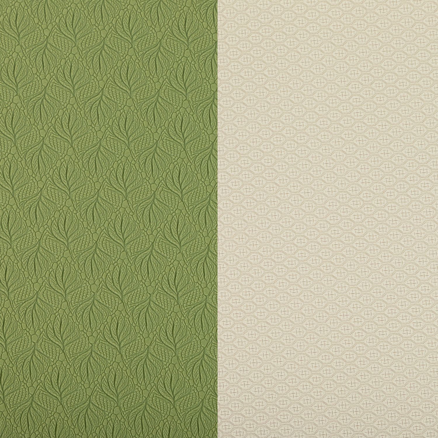 Yogamat, groen en crème. Groene kant met patroon, crèmekleurige kant met patroon. Verticaal verdeeld.