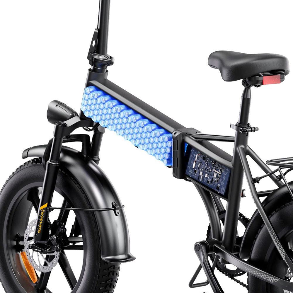 Detail van de e-bike. Accubehuizing met blauwe verlichting. Zwarte kleur.
