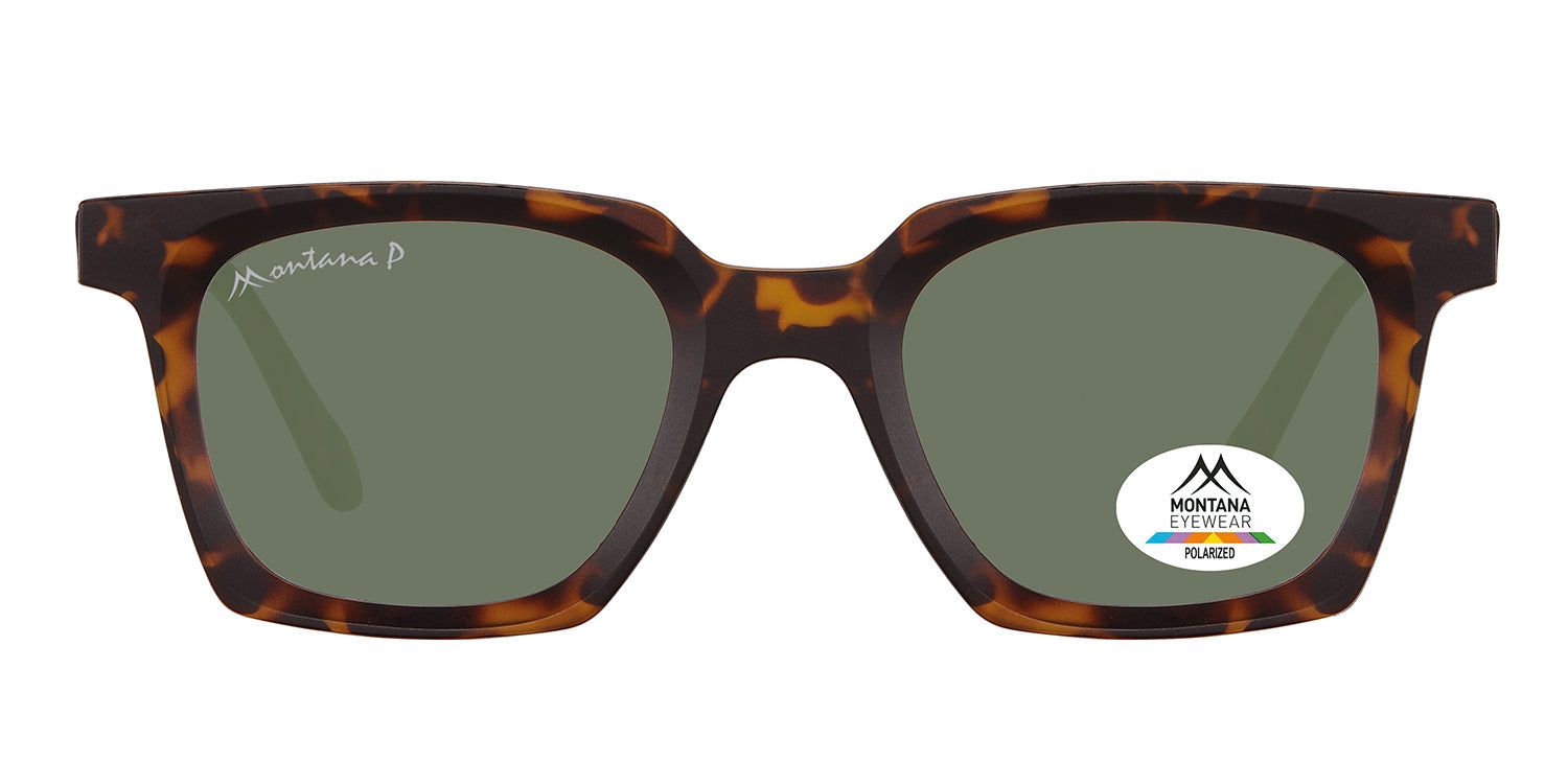 Lunettes de soleil à monture marron et verres verts. Un autocollant avec le logo Montana Eyewear est visible sur un verre.