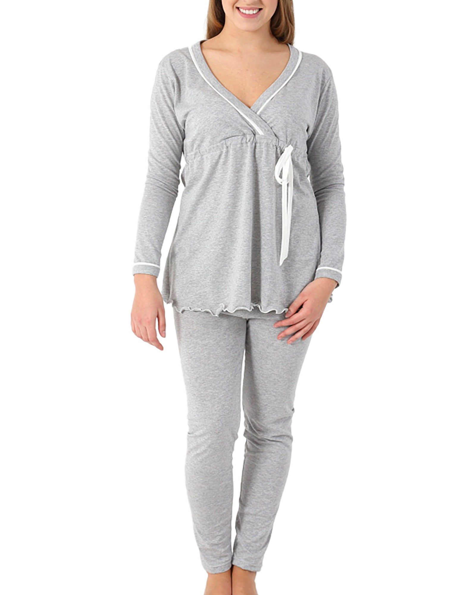 Pyjama d'allaitement en coton gris chiné. Haut à manches longues, effet cache-cœur, lien. Pantalon long. Ourlet et finitions blancs.