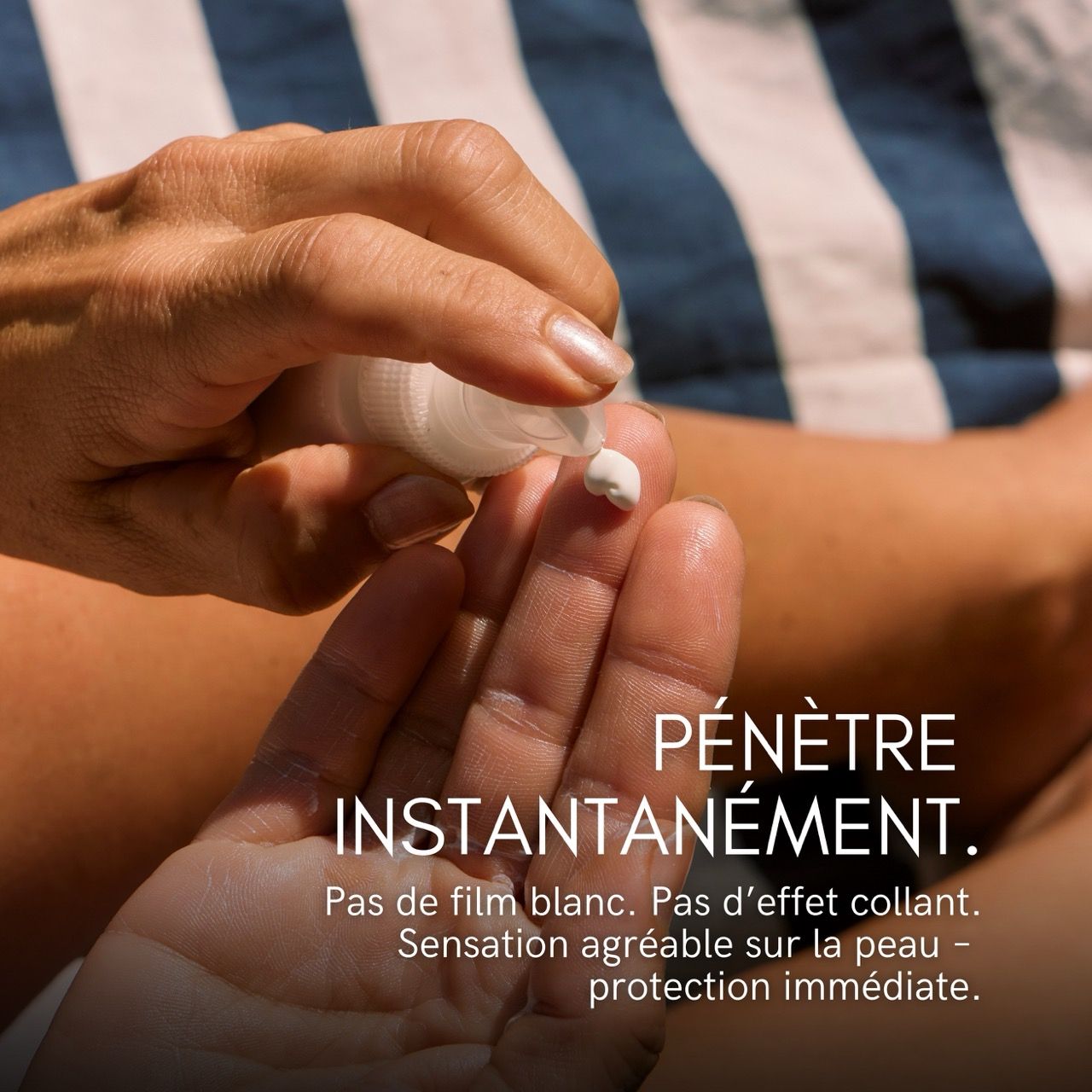 Visage avec crème solaire appliquée. Convient pour le visage et le corps.