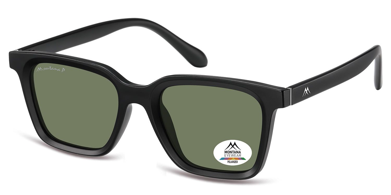 Lunettes de soleil noires à verres rectangulaires. Un autocollant avec le logo Montana Eyewear est sur un verre. Les lunettes sont légèrement inclinées.
