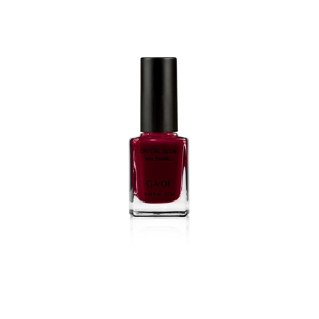 Flacon de vernis à ongles rouge foncé avec bouchon noir. Le flacon porte l'inscription "GA-DE".