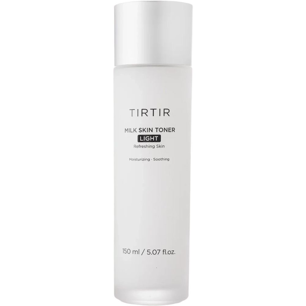 TIRTIR Milk Skin Toner Light. Witte fles, zilveren dop. Tekst: Milk Skin Toner Light, 150 ml.