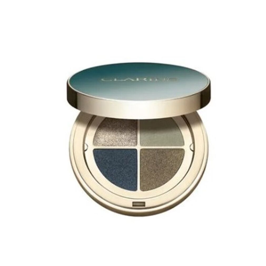 Rond oogschaduwpalet, geopend. Vier kleuren: goud, groen, blauw en bruin. Deksel met opschrift CLARINS.