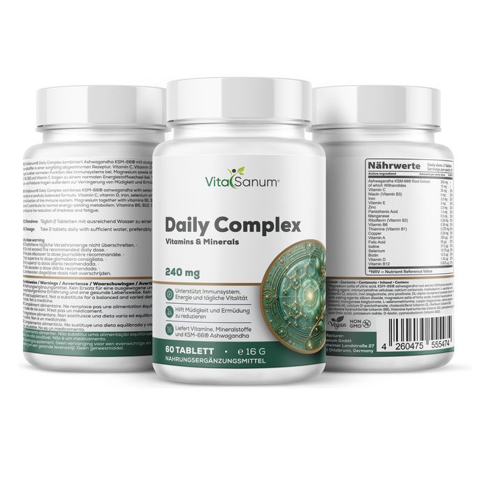 Drie witte flessen VitaSanum Daily Complex Vitaminen & Mineralen, één voor, twee achter.