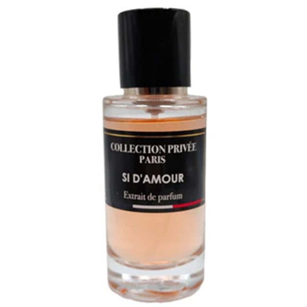 Flacon de parfum avec bouchon noir. Inscription : Collection Privée Paris, Si d'Amour, Extrait de parfum. Liquide rose.