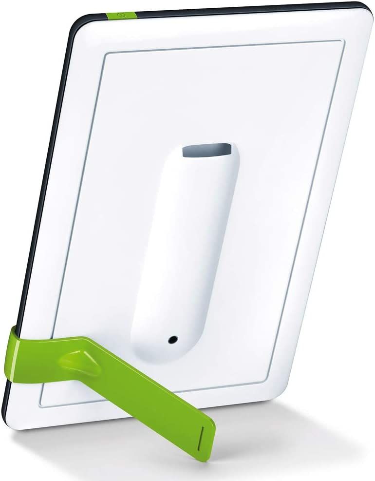 Achterkant van de daglichtlamp met voet en groene accenten.