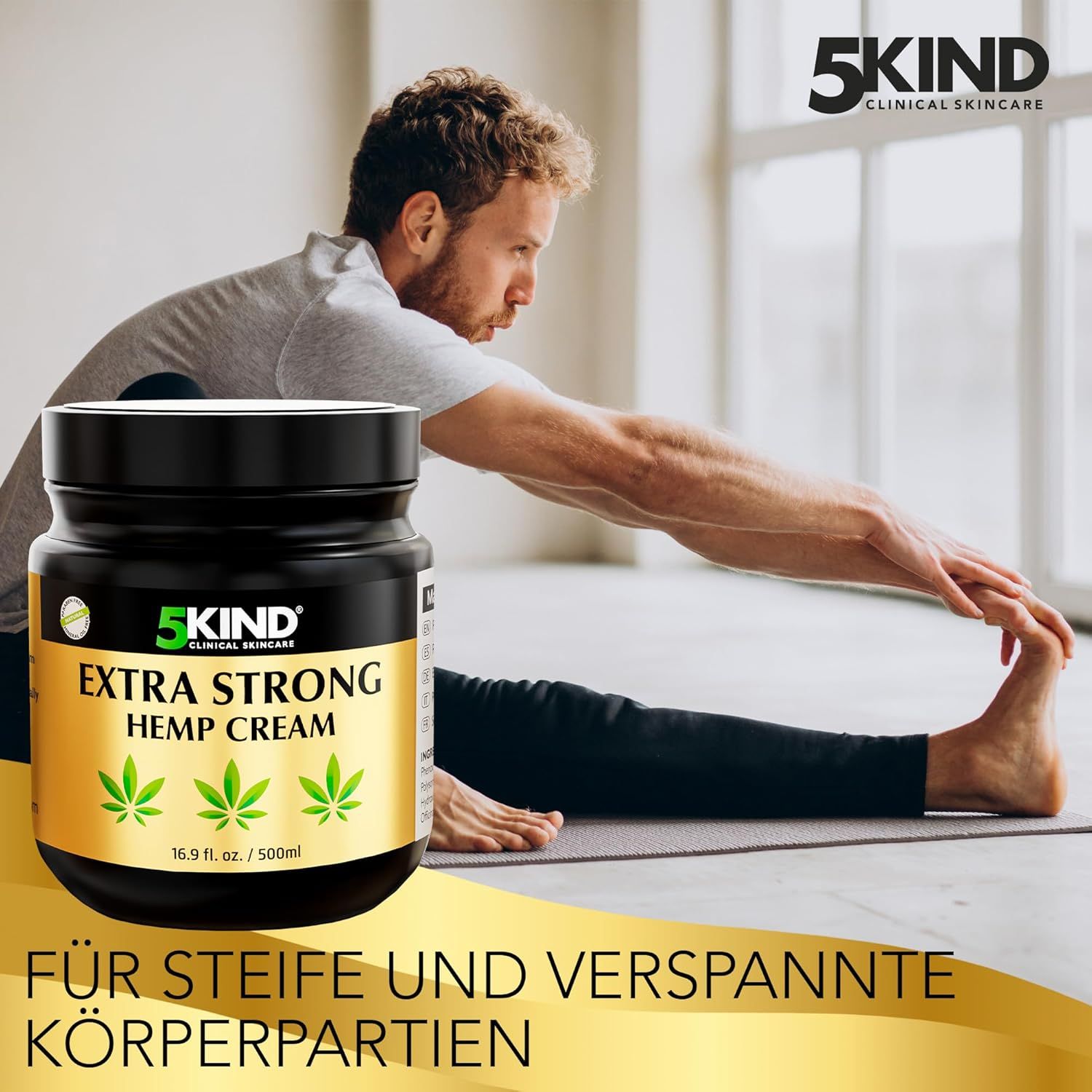 Man die zich uitrekt in de sportschool. 5Kind Extra Strong hennepcrème pot ernaast. Tekst: Voor stijve lichaamsdelen.