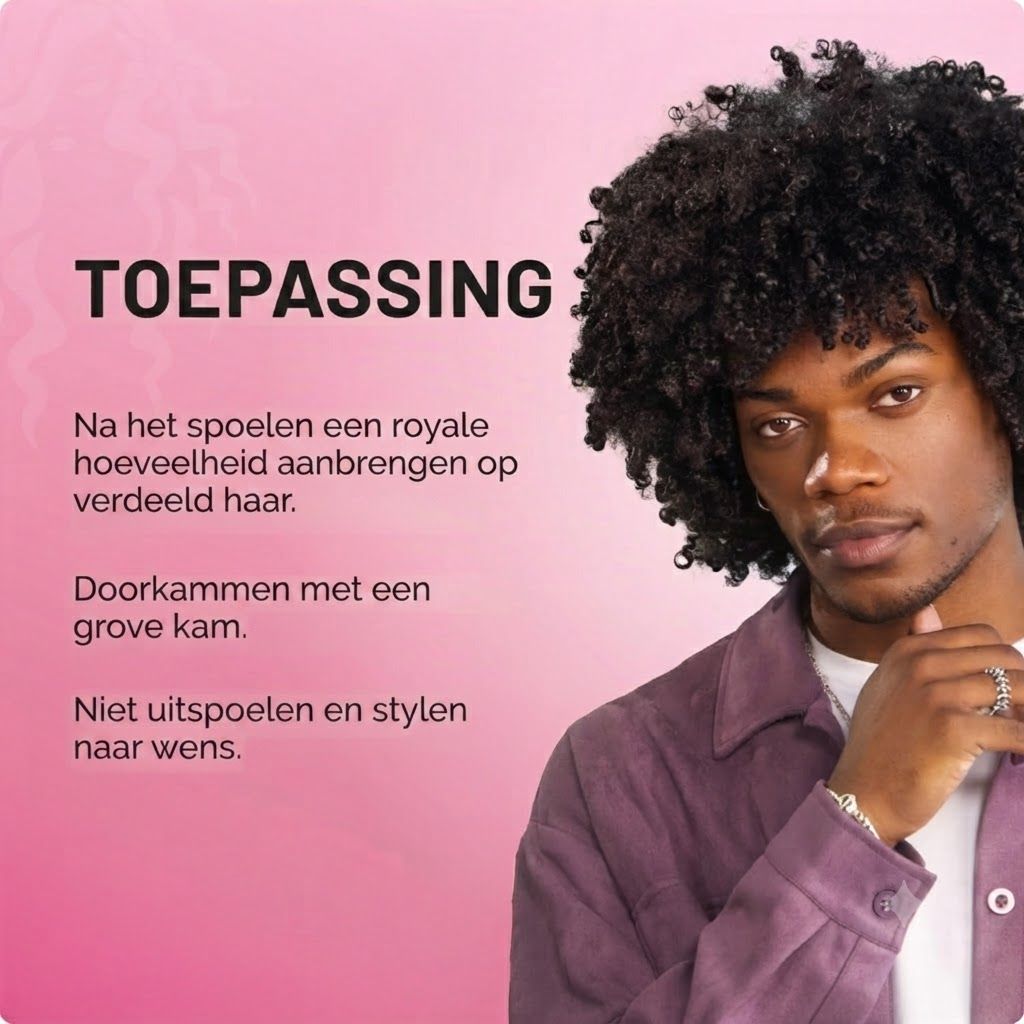 Man met krullend haar en tekst op roze achtergrond.