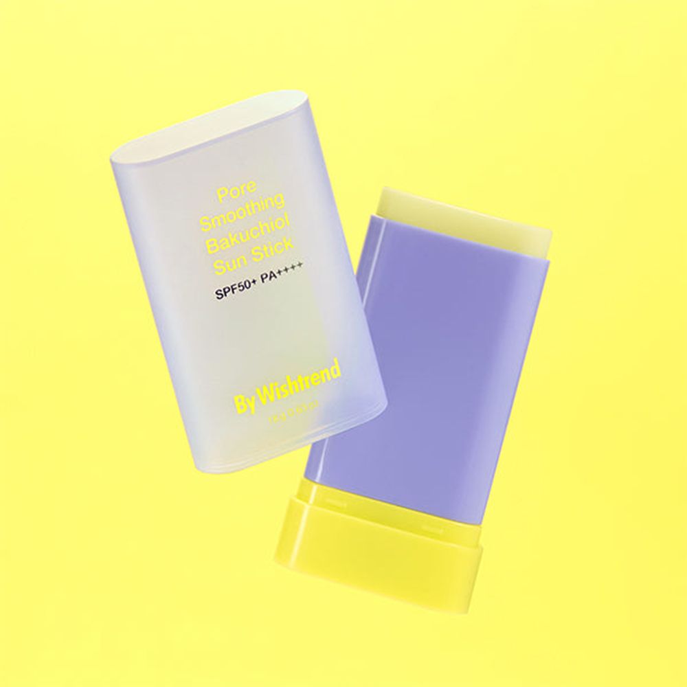 Stick solaire violet et jaune et étui. Texte : Pore Smoothing Bakuchiol Sun Stick, SPF50+ PA++++, By Wishtrend.