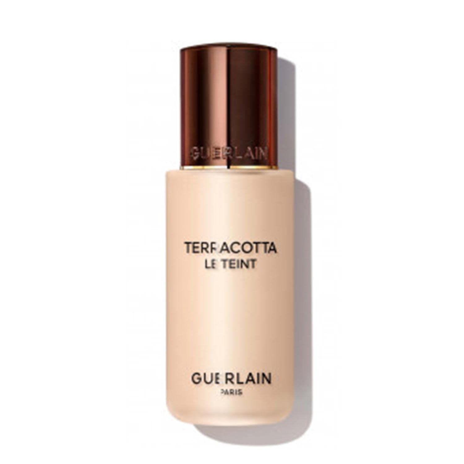 Fond de teint liquide beige avec bouchon cuivré. Inscription : Terracotta Le Teint, Guerlain Paris.