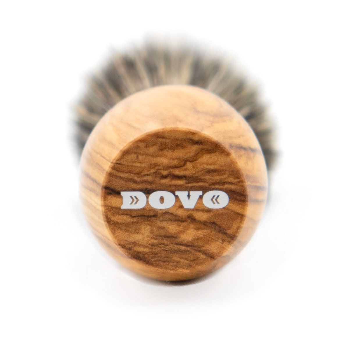 Scheerkwast met houten handvat en DOVO-logo. Handvat van olijfhout. Borstelharen zichtbaar.