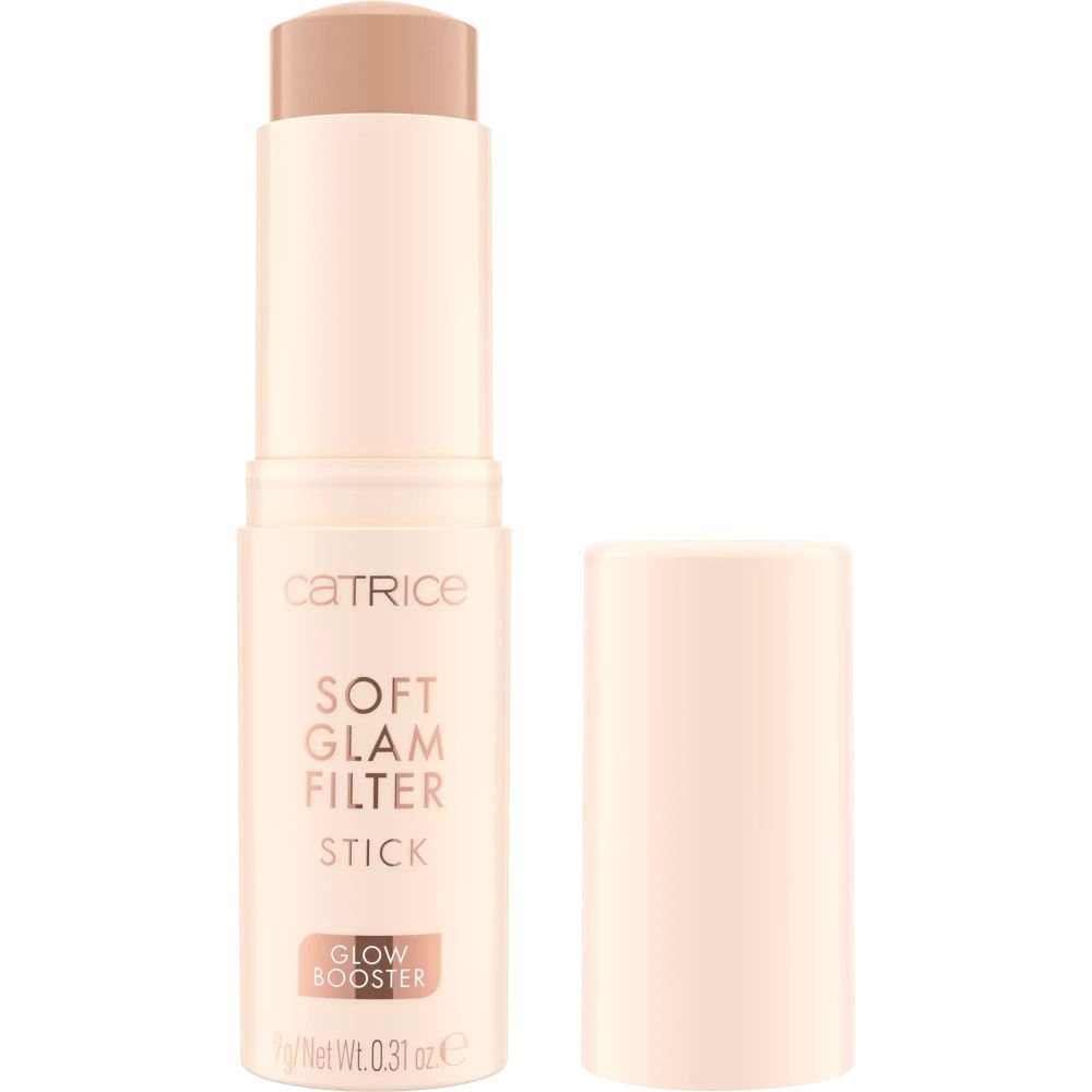 Catrice Soft Glam Filter Stick. Beige stick met afneembare dop. Productnaam en merk duidelijk zichtbaar.