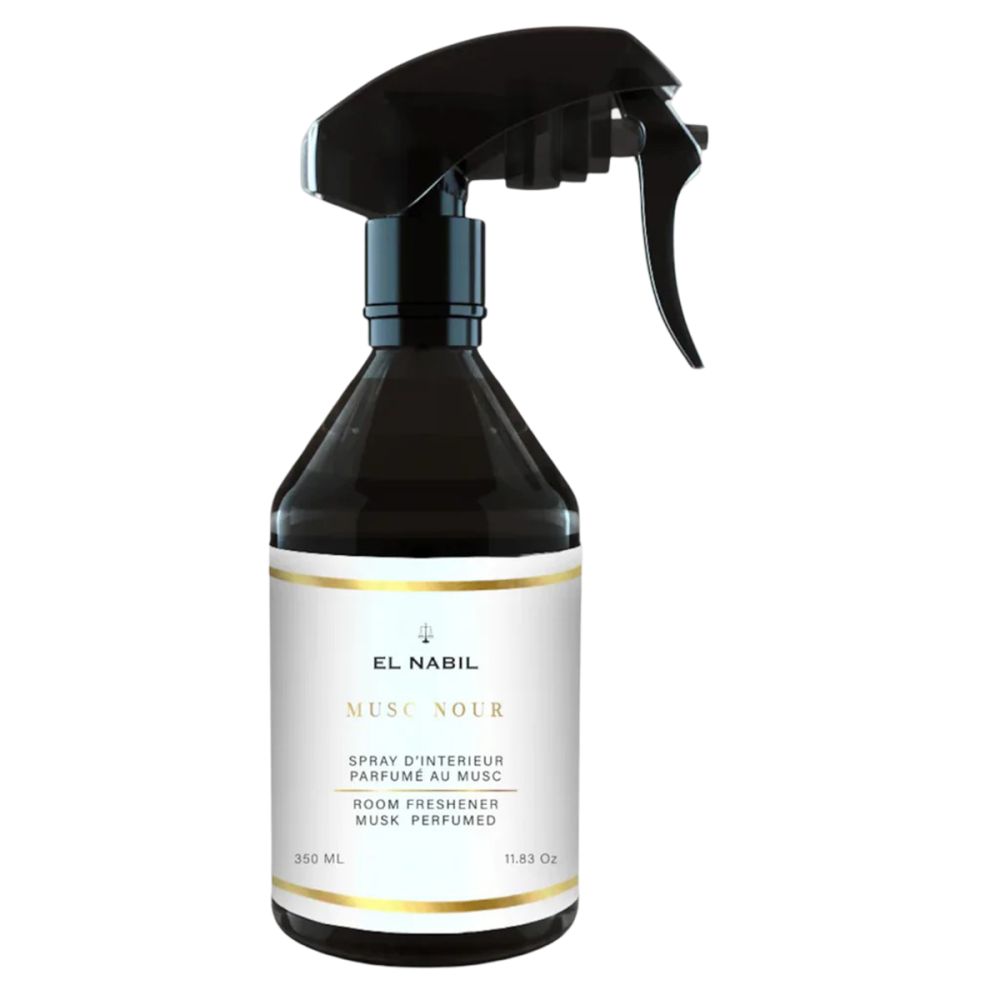 Flacon pulvérisateur noir avec étiquette blanche. Inscription: EL NABIL, MUSC NOUR, désodorisant. Volume: 350 ml.