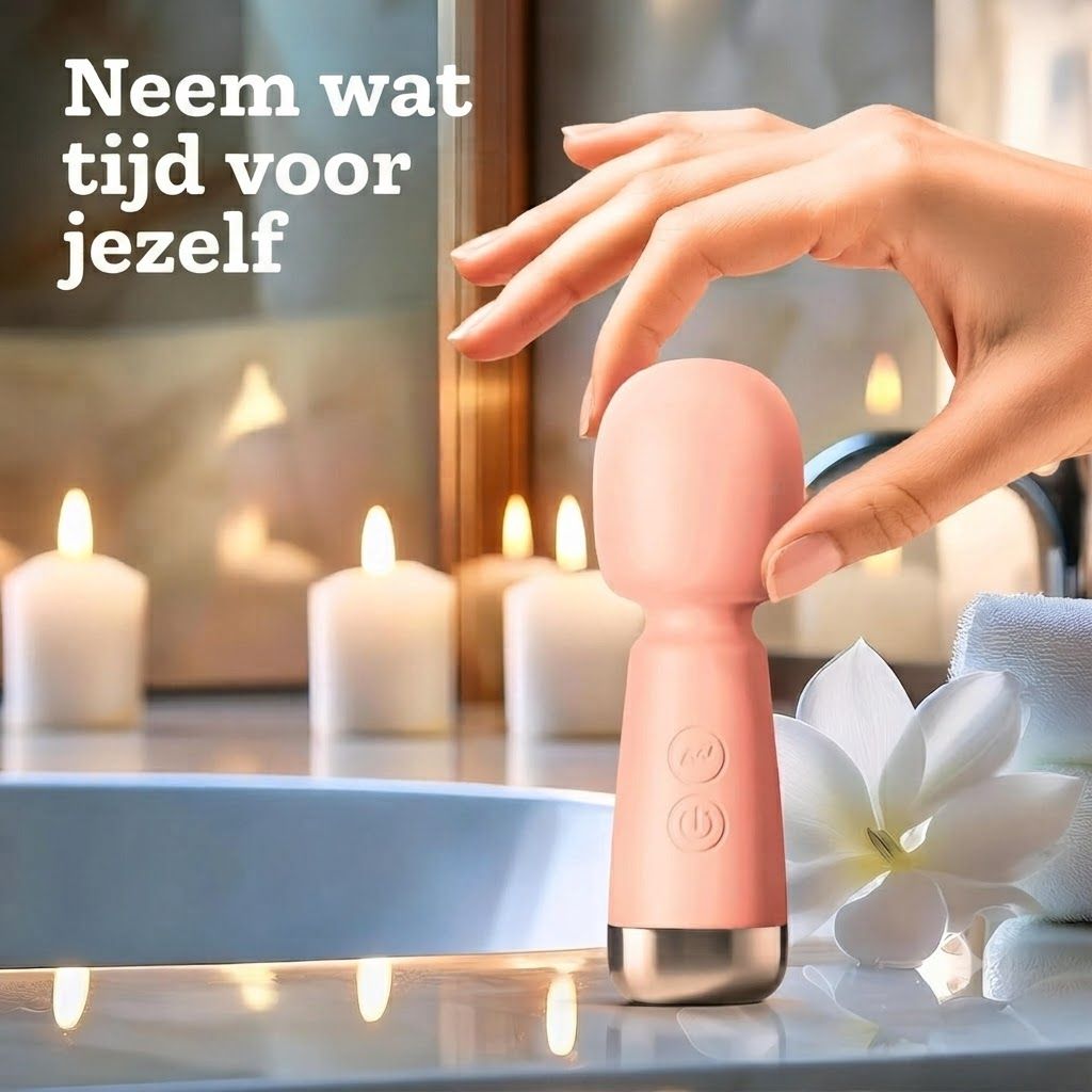Een kleine, roze massageapparaat met een zilveren voet en twee knoppen.