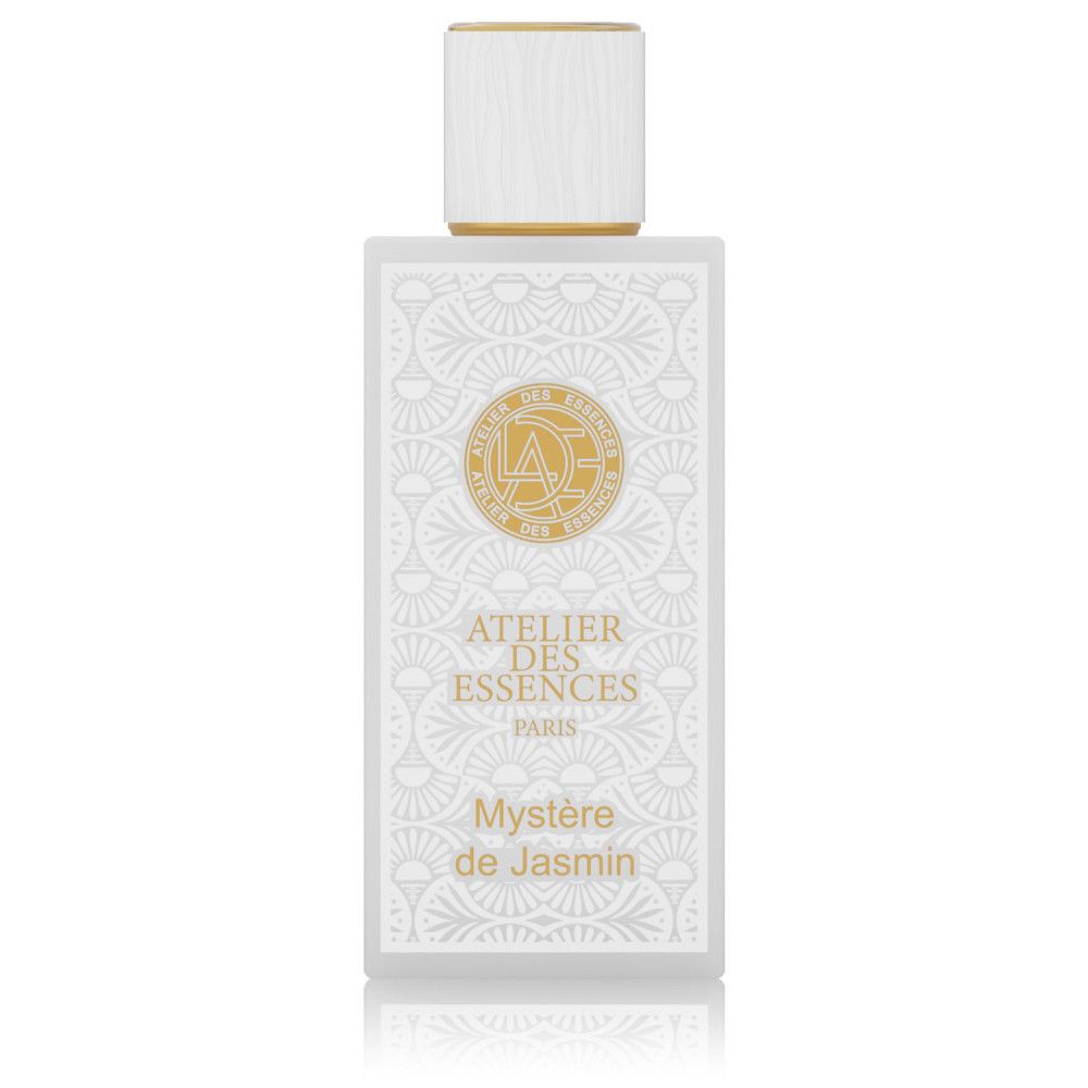 Wit parfumflesje met gouden dop. Opschrift: Mystère de Jasmin. Logo en tekst: Atelier des Essences Paris.