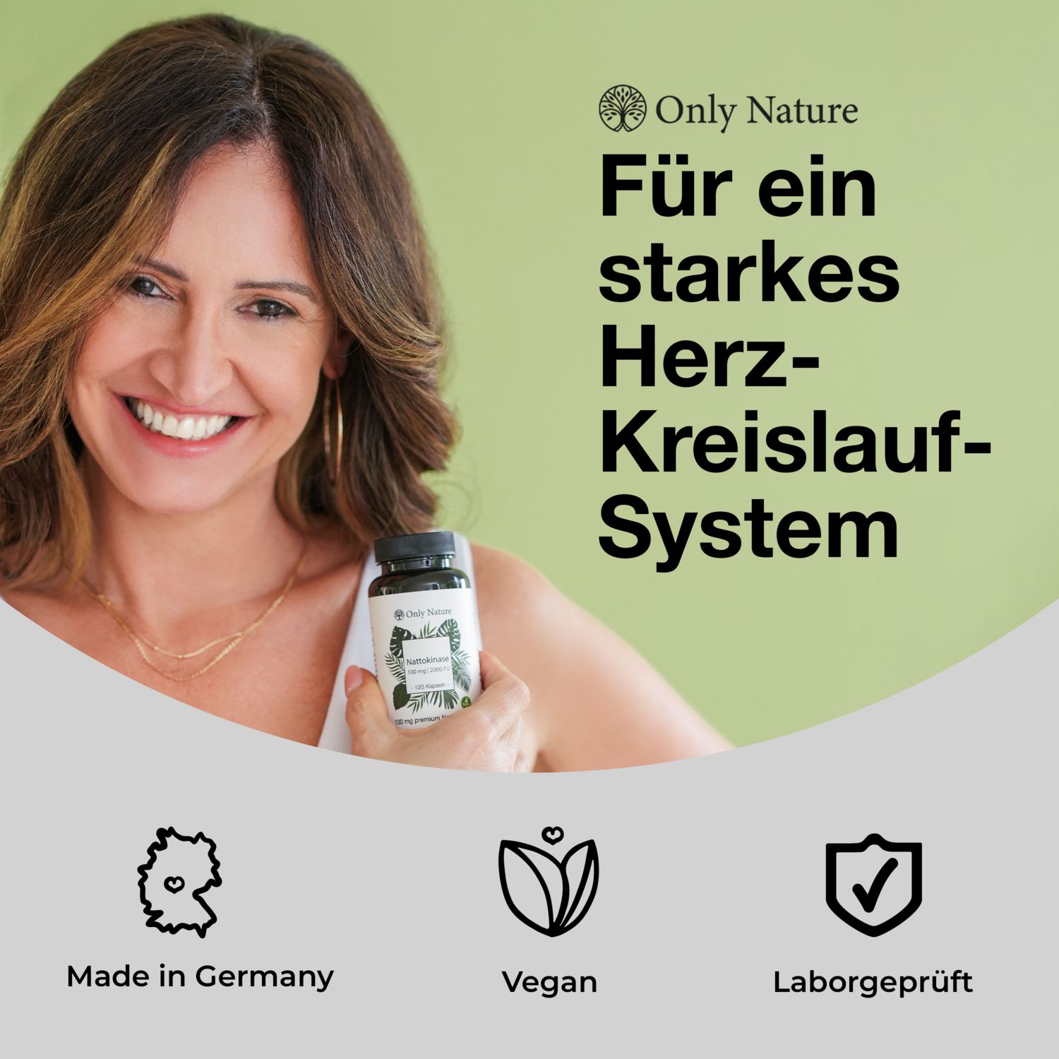 Femme tenant une boîte de gélules Only Nature Nattokinase. Texte : 'Pour un système cardiovasculaire fort'.