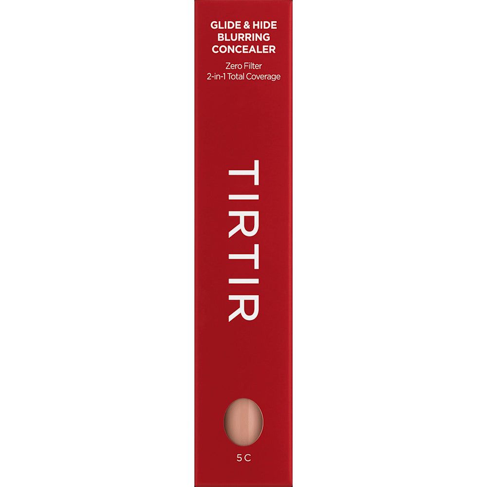 Emballage rouge du correcteur. Le nom du produit et la marque sont visibles. Une nuance ronde est représentée en bas.
