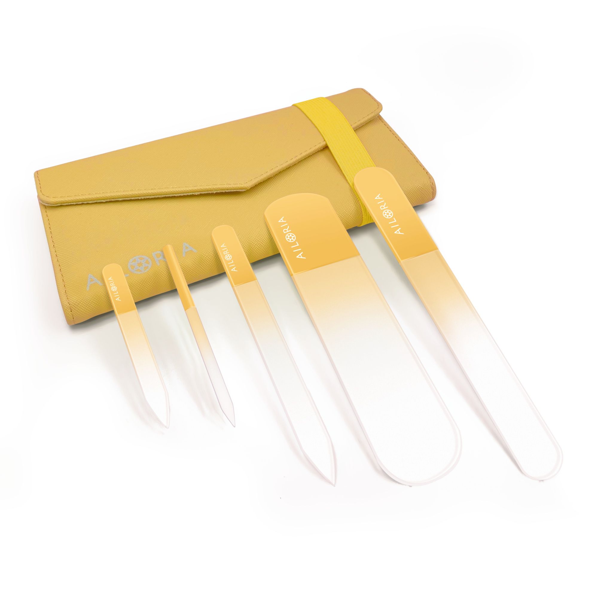 Étui jaune et cinq limes à ongles en verre. Différentes formes et tailles. Logo AILORIA sur les limes. Fermeture élastique jaune.