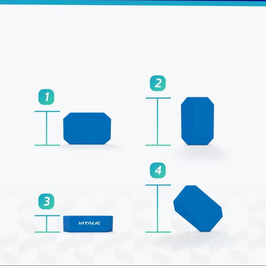 Ensemble de blocs de yoga bleus. Vues avec mesures. Logo VITALIC visible sur un bloc.