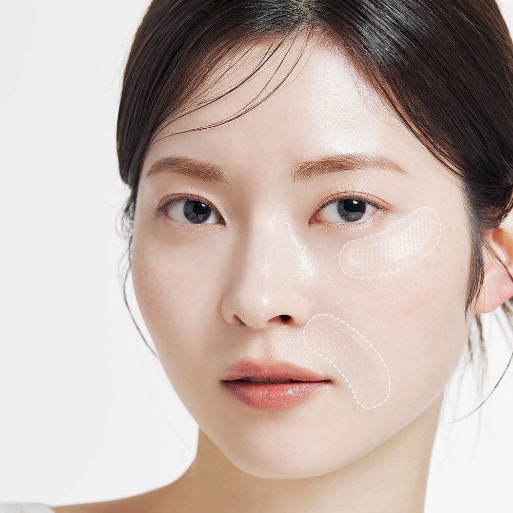 Visage d'une femme avec contours de patchs. Deux sous les yeux, un sur la joue.