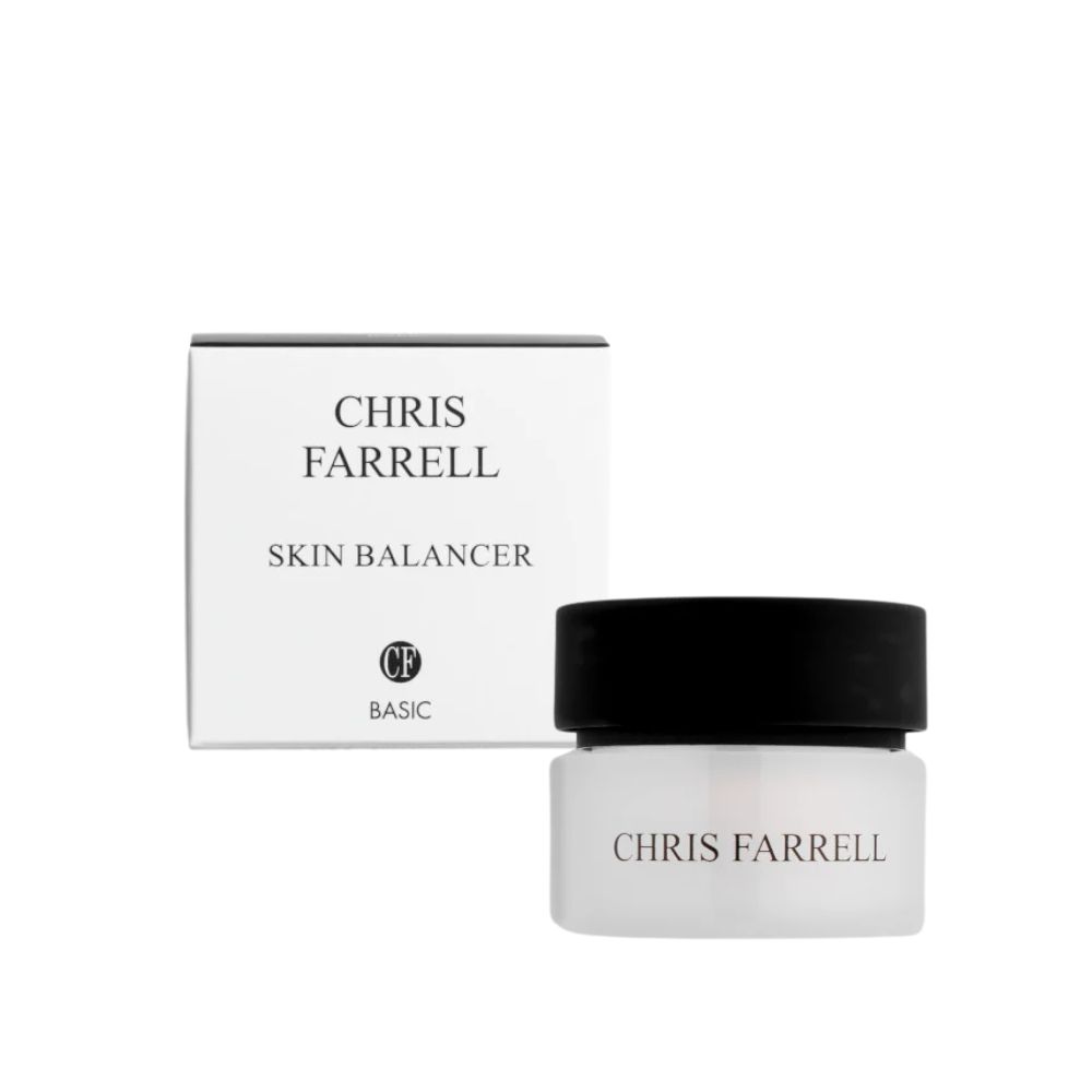 Crèmepot met zwart deksel en doos. Op de pot staat "CHRIS FARRELL". Op de doos staat "CHRIS FARRELL SKIN BALANCER".