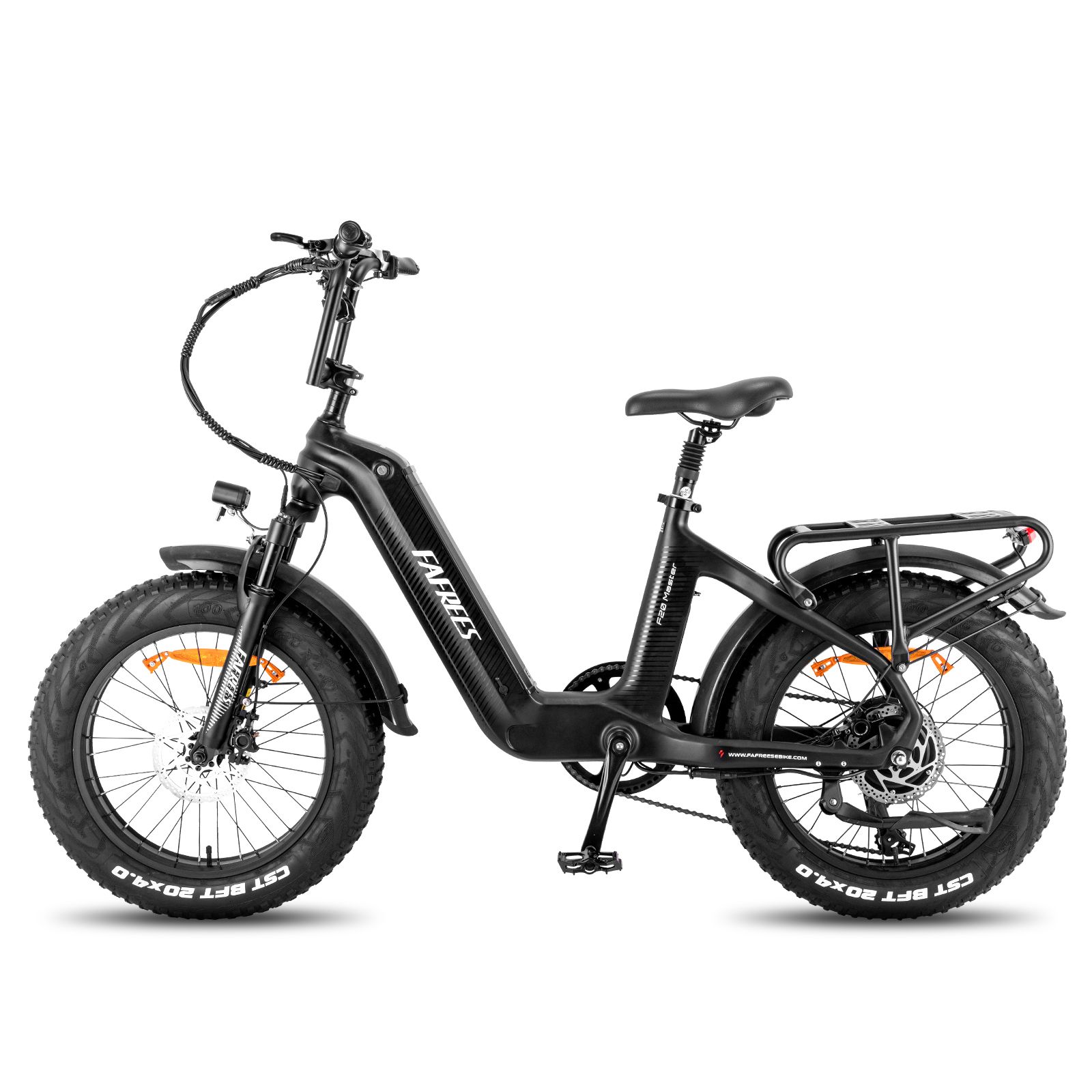 Zwarte e-bike met brede banden, bagagerek en FAFREES-logo. Zijaanzicht.