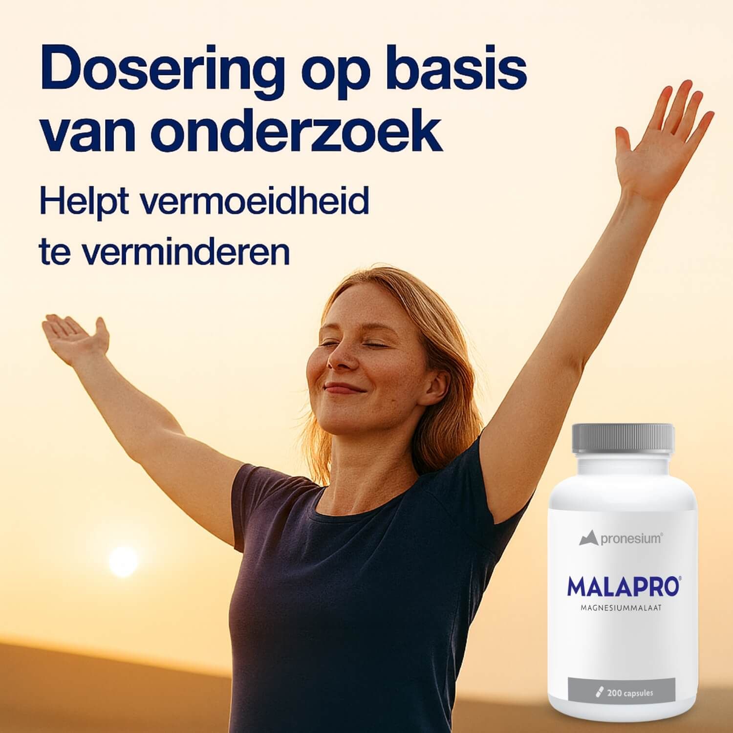 Vrouw met opgeheven armen. Tekst: Dosering op basis van onderzoek. Fles: MALAPRO, 200 capsules.