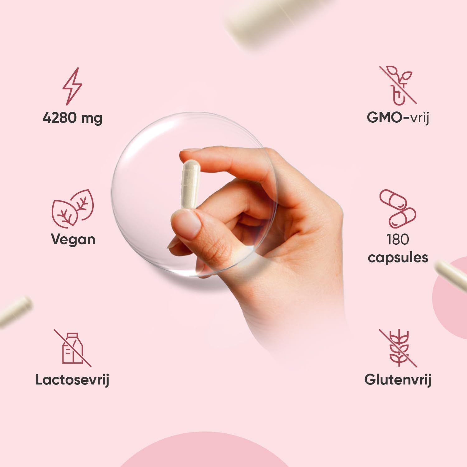 Fles Framboos Keton Plus met iconen: 4280mg, Vegan, Lactosevrij, 180 capsules, Glutenvrij, GMO-vrij. Hand houdt een capsule vast.