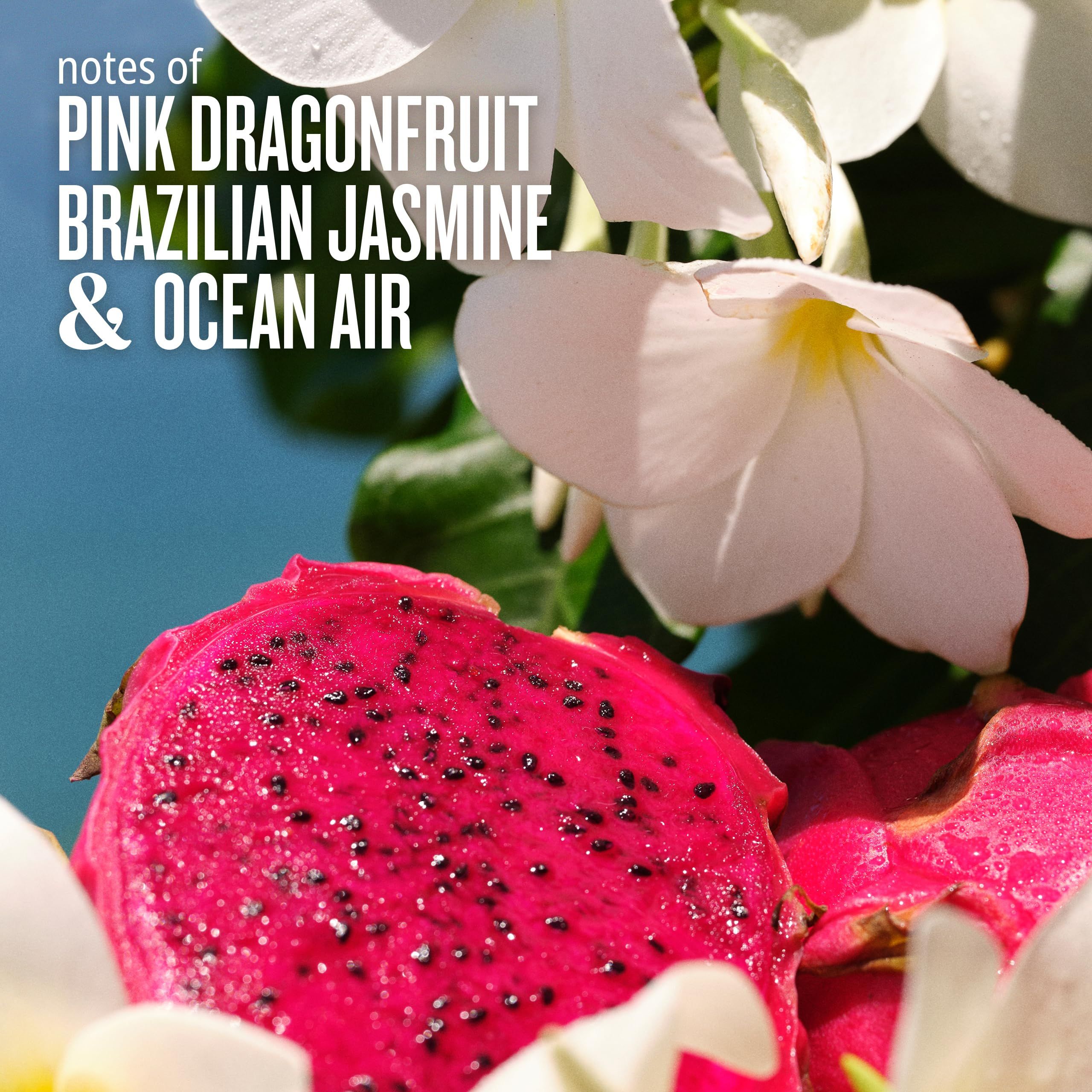 Close-up van roze drakenfruit, witte bloemen. Tekst: Pink Dragonfruit, Brazilian Jasmine & Ocean Air.