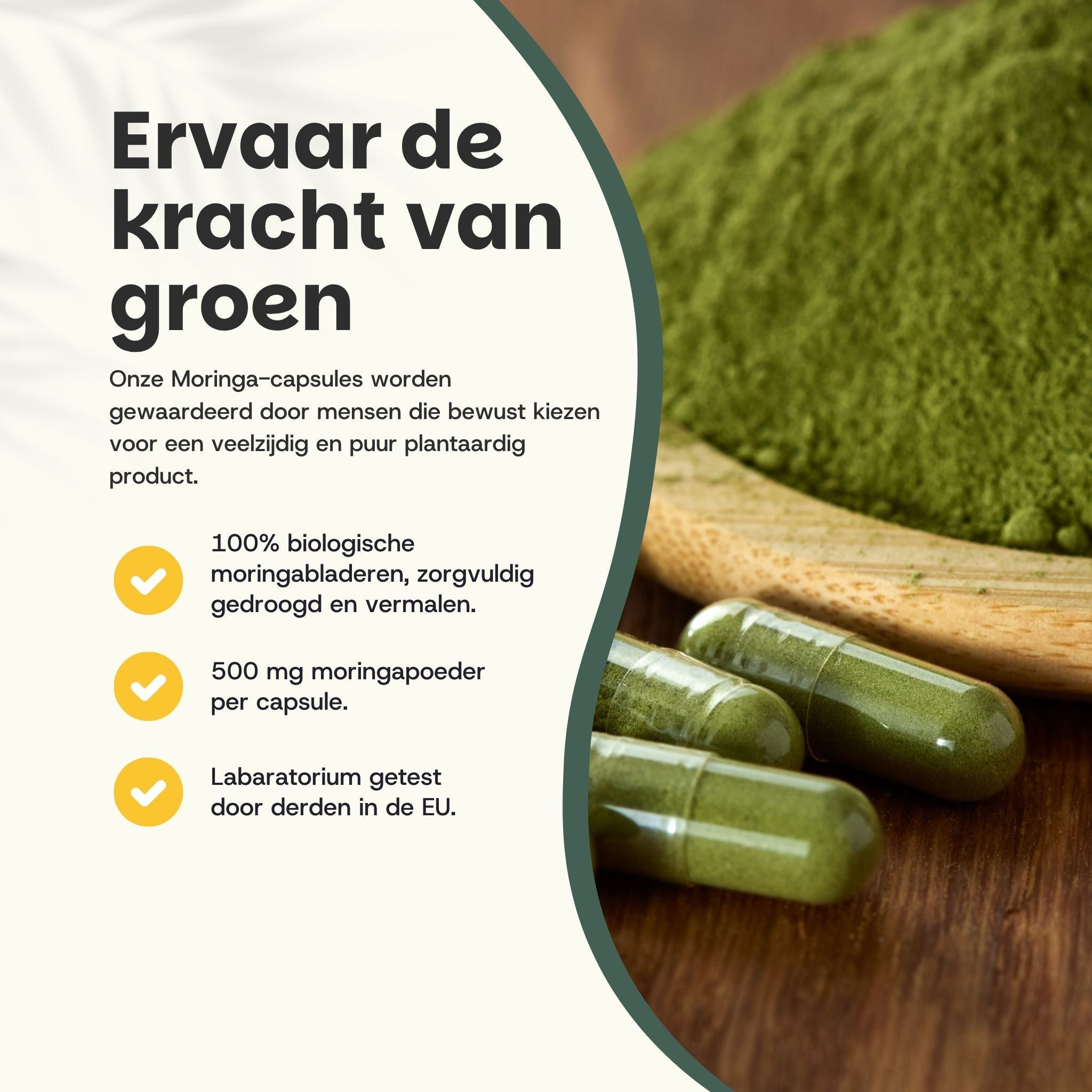 Tekst met groene capsules en poeder. Opschrift: Ervaar de kracht van groen. 3 capsules op hout.