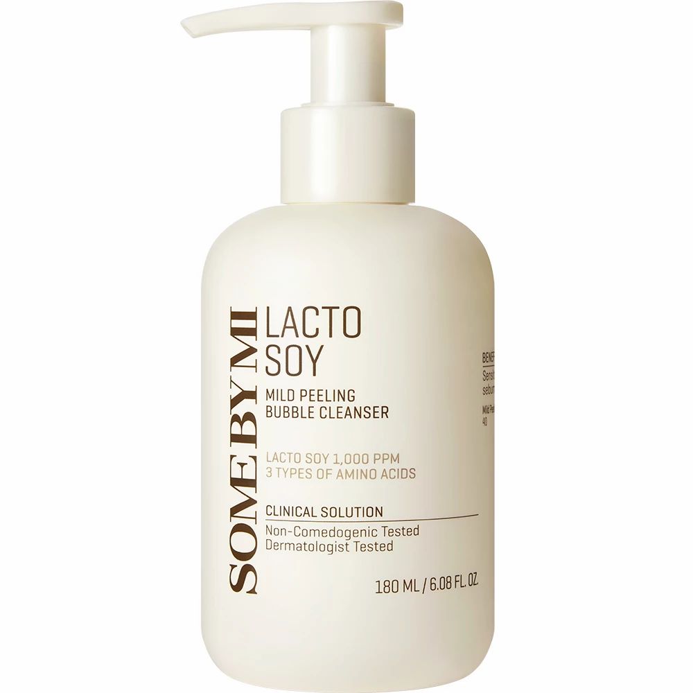 Flacon SOMEBYMI Lactosoy Mild Bubble Cleanser. Flacon blanc avec pompe. Nom du produit et texte visibles.