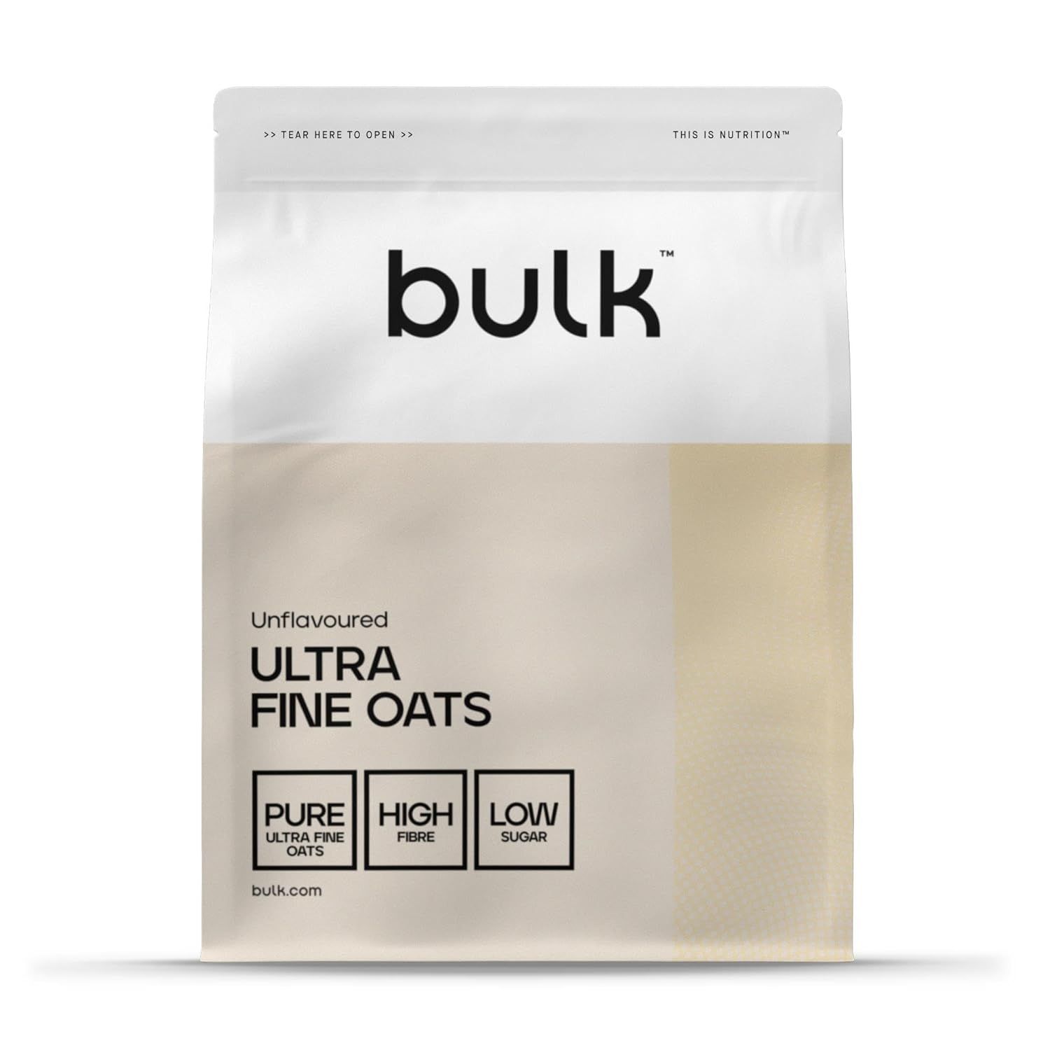 Witte zak met "bulk" logo en "Ultra Fine Oats" tekst. Bevat voedings- en ingrediënteninformatie.