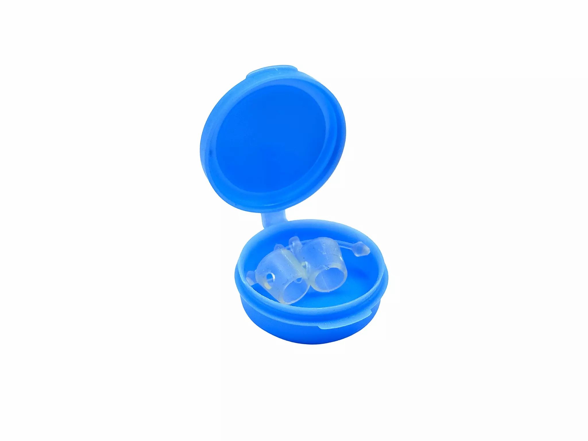 Boîte de rangement ronde bleue avec deux écarteurs nasaux transparents. Le couvercle est ouvert.