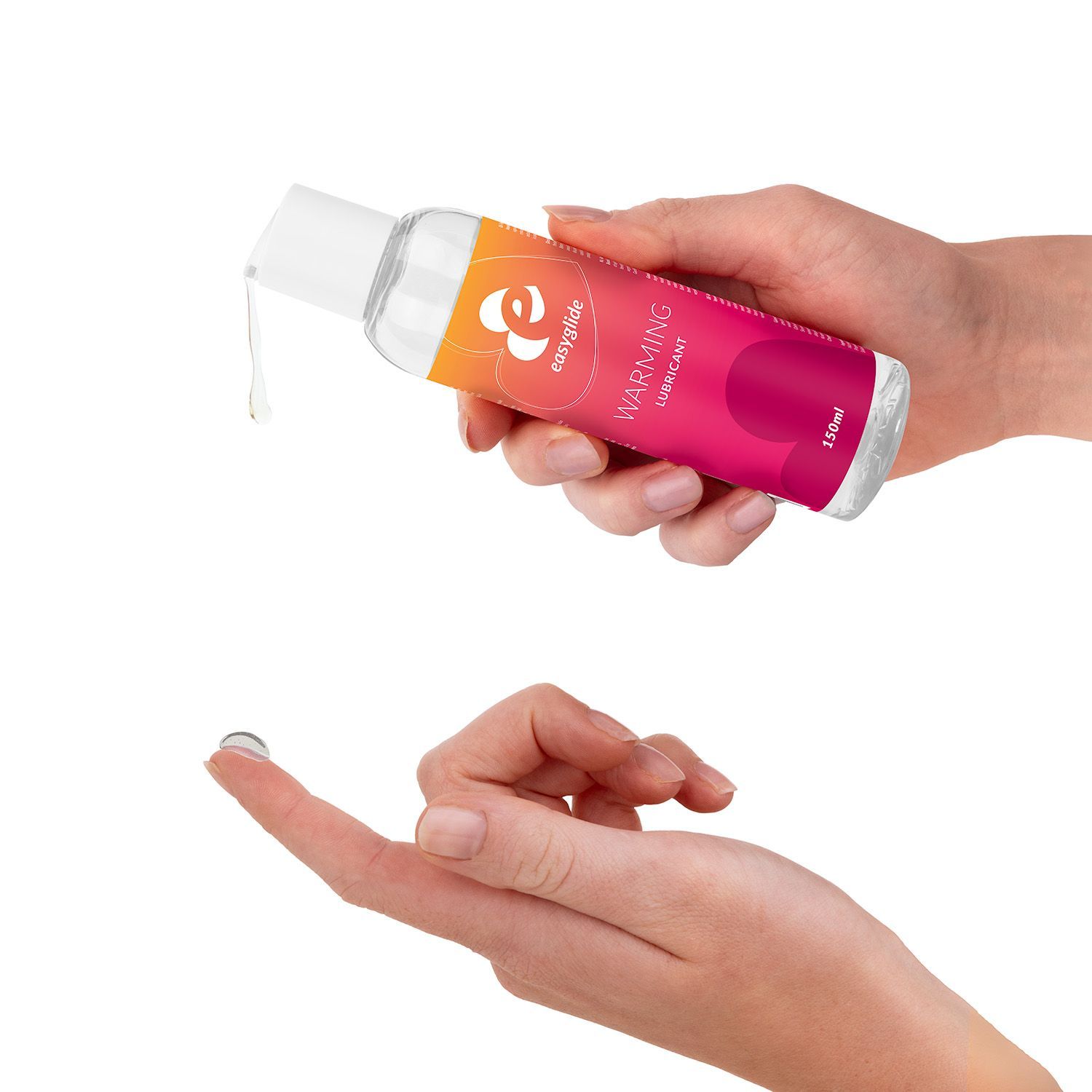 Handen houden een flesje vast. Vloeistof druppelt op een vinger. Flesje met etiket en kleurverloop.