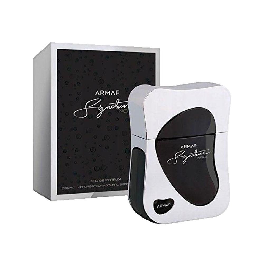 Flacon de parfum et emballage. Flacon blanc et noir, rectangulaire, arrondi. Emballage noir et blanc, lettrage.