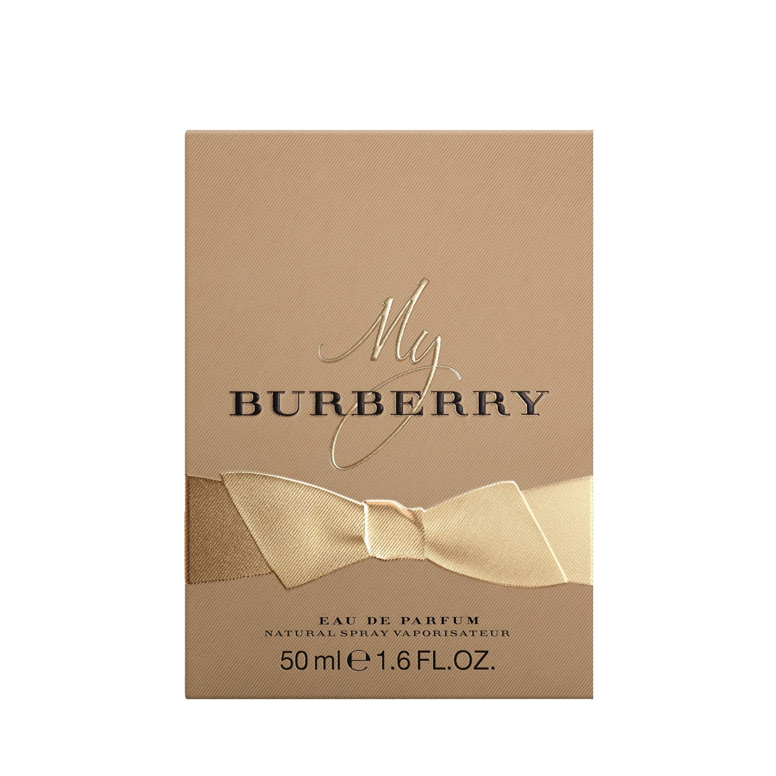 Goudkleurige doos met de tekst My Burberry en een strik. Op de doos staat Eau de Parfum.