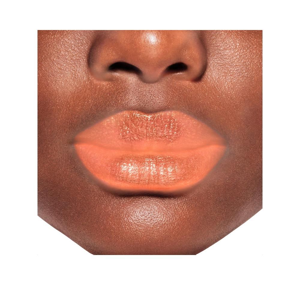 Stick à lèvres Shiseido, étui noir avec accent rouge. Le stick de couleur pêche est visible. Marque Shiseido.