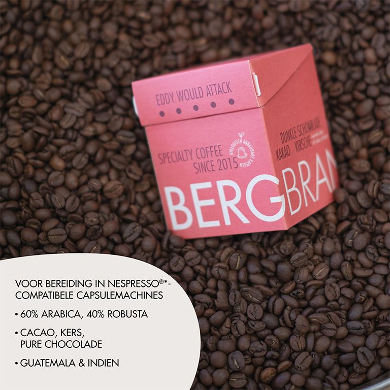 Rode verpakking op koffiebonen. Tekst: Voor bereiding in Nespresso compatibele capsules.