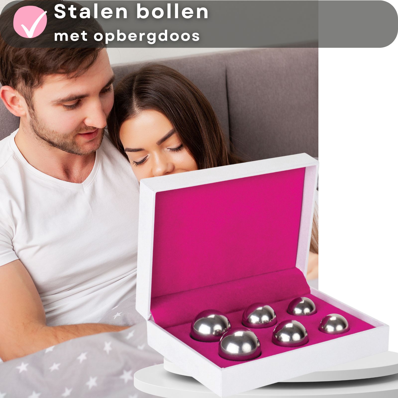 Afbeelding met tekst: Stalen bollen met opbergdoos. Koppel in bed, doos met bollen.