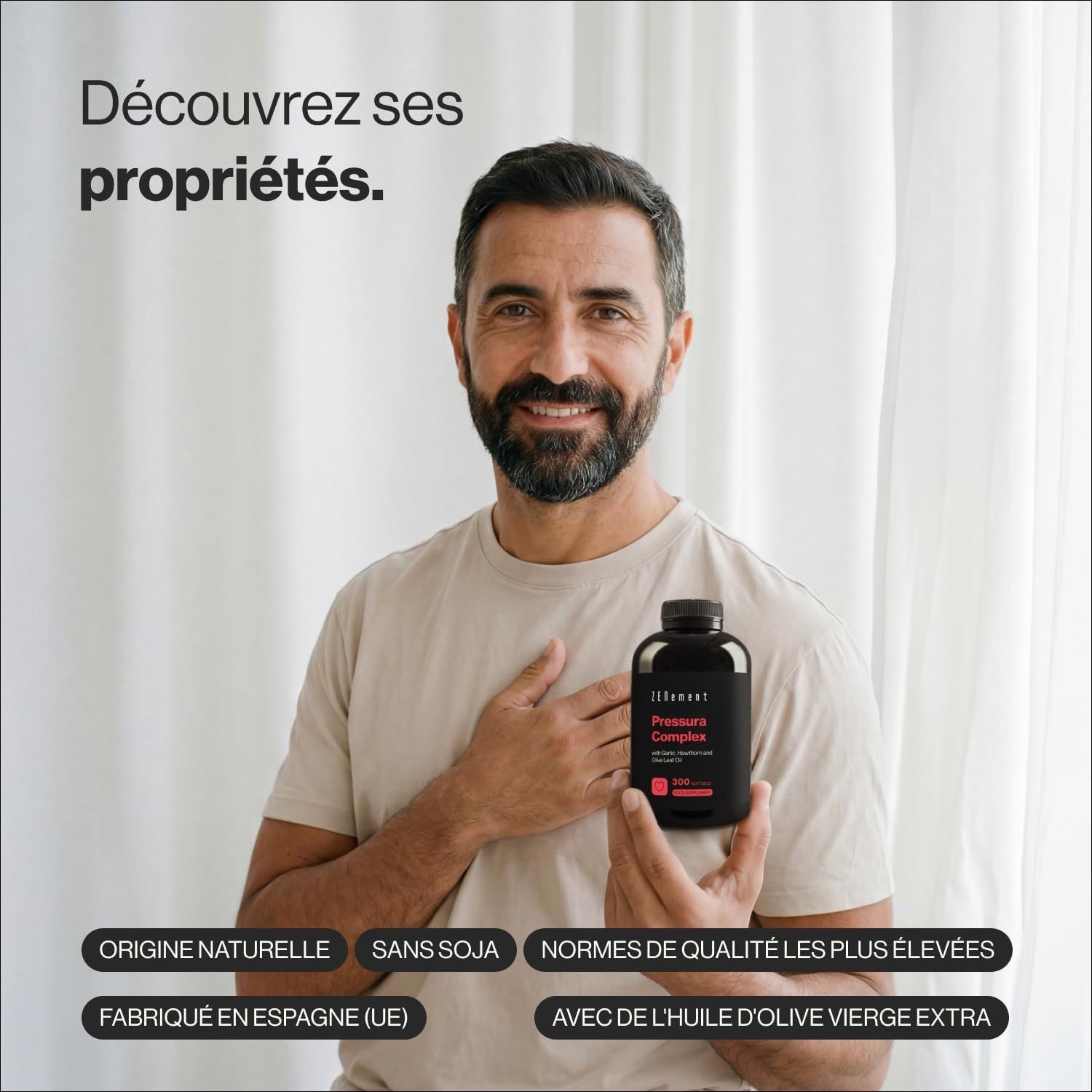 Homme tenant une bouteille noire de complément alimentaire "Pressmark Complex".