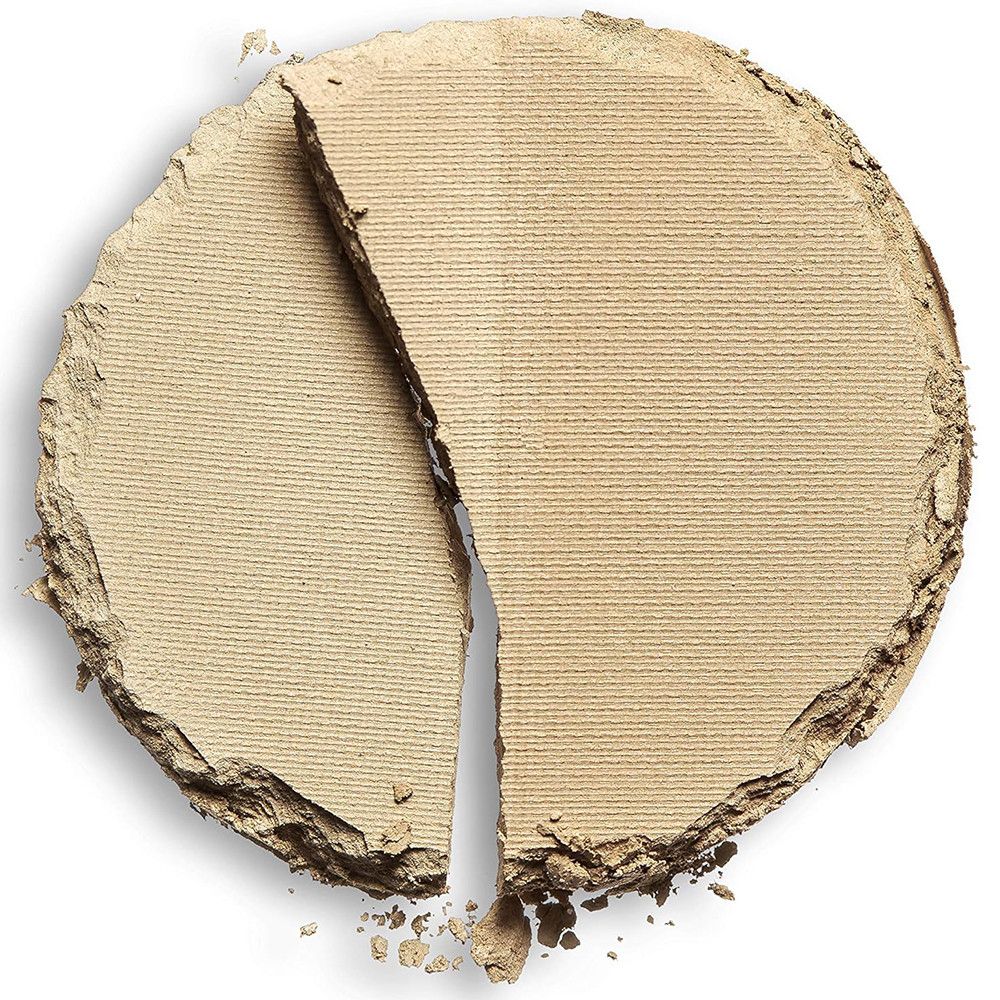 Poudre à sourcils ronde, divisée en deux parties. Couleur beige clair. Surface à texture fine.