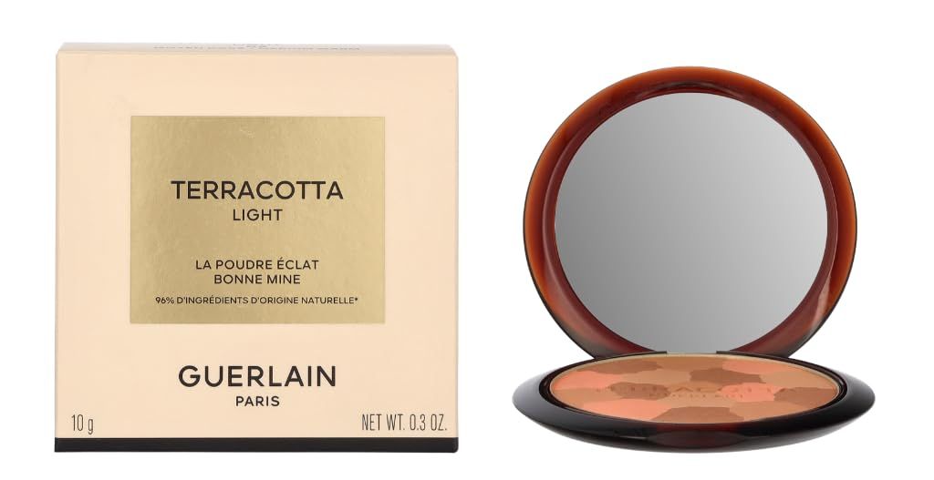 Poudre compacte et emballage. Poudre ouverte. Texte: Terracotta Light, Guerlain Paris, 10g, 0.3 oz.