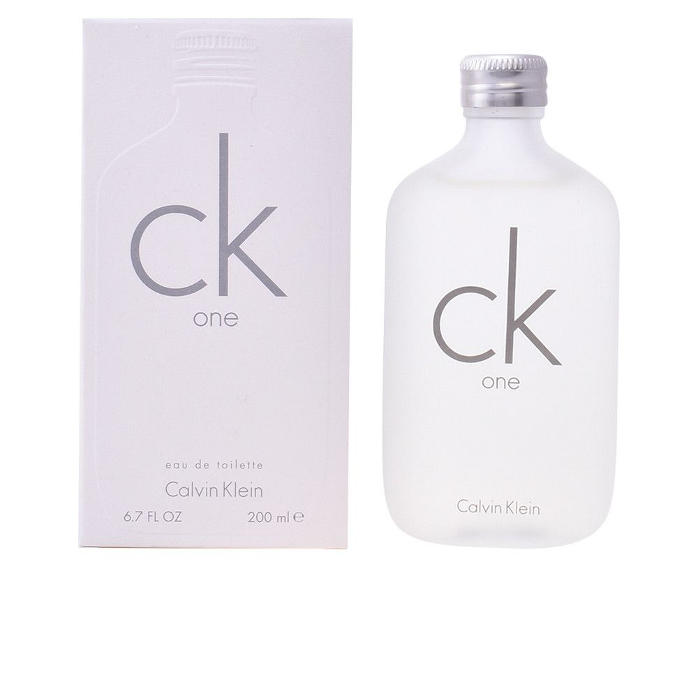 Boîte et flacon blancs. Inscription: ck one, eau de toilette, Calvin Klein. Flacon avec bouchon argenté.