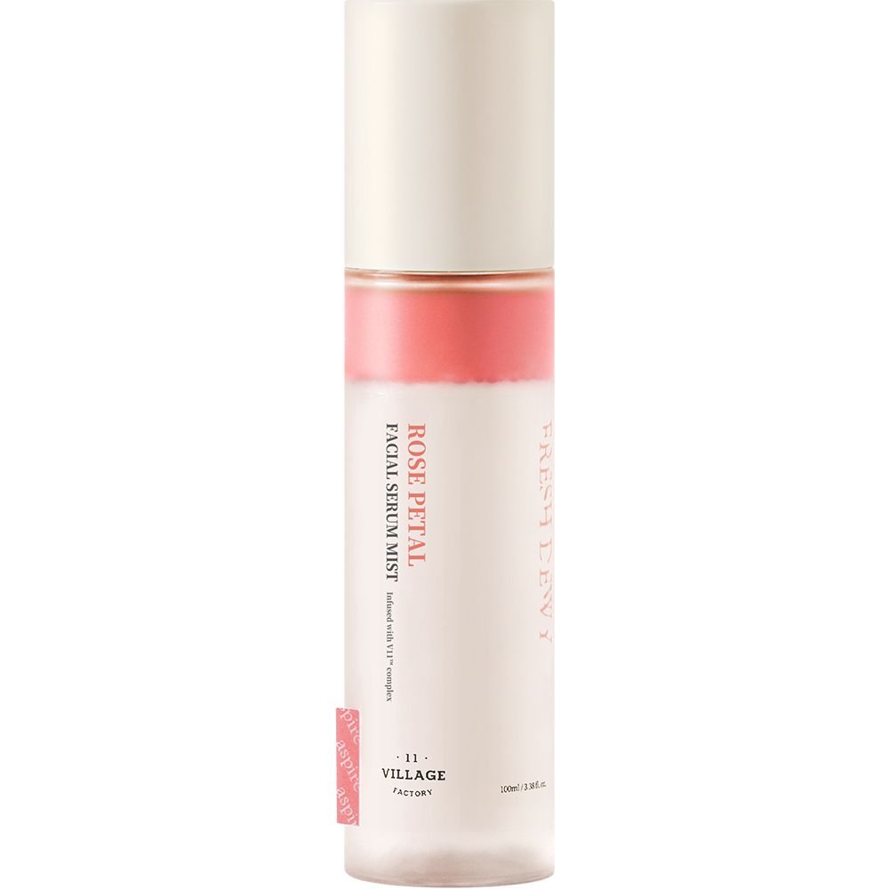 Gezichtsserumspray met witte dop en roze vloeistof. Opschrift: ROSE PETAL FACIAL SERUM MIST.